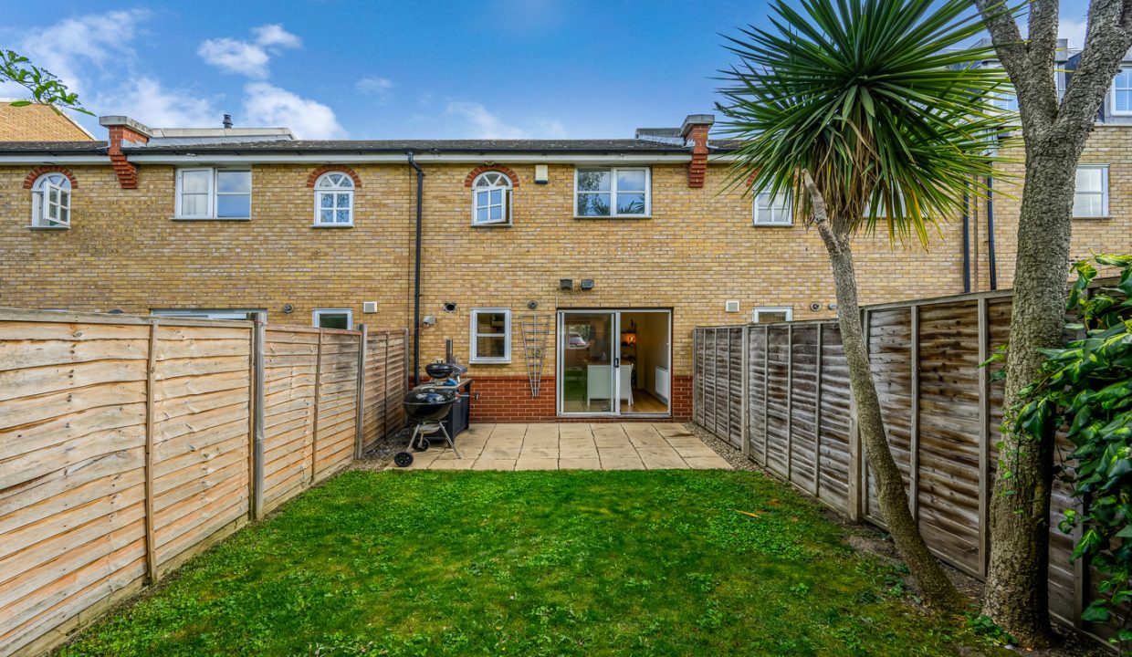 10 Clarendon Close-16