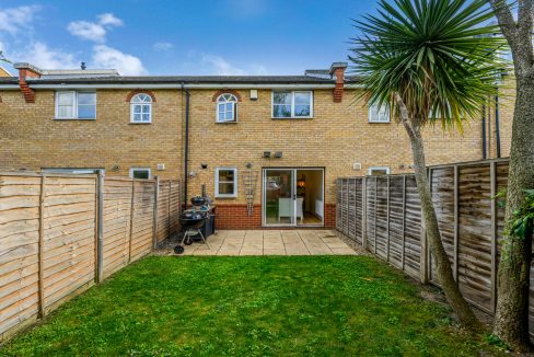 10 Clarendon Close-16