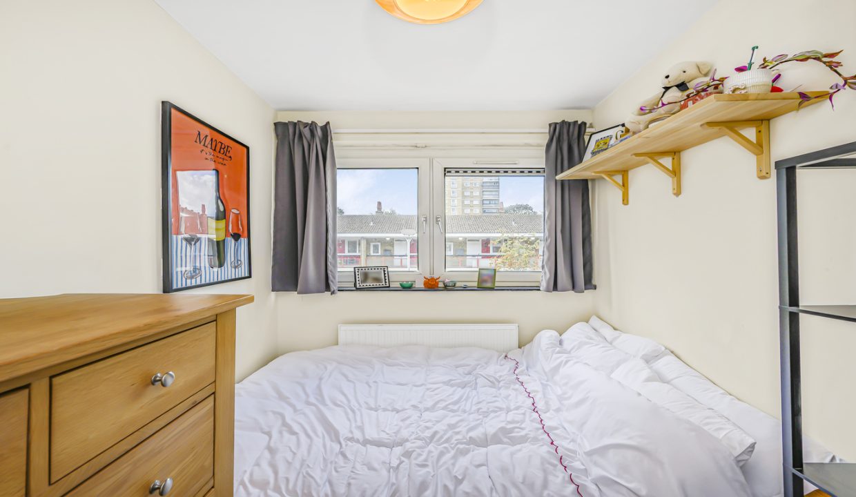 93 Candy St-12