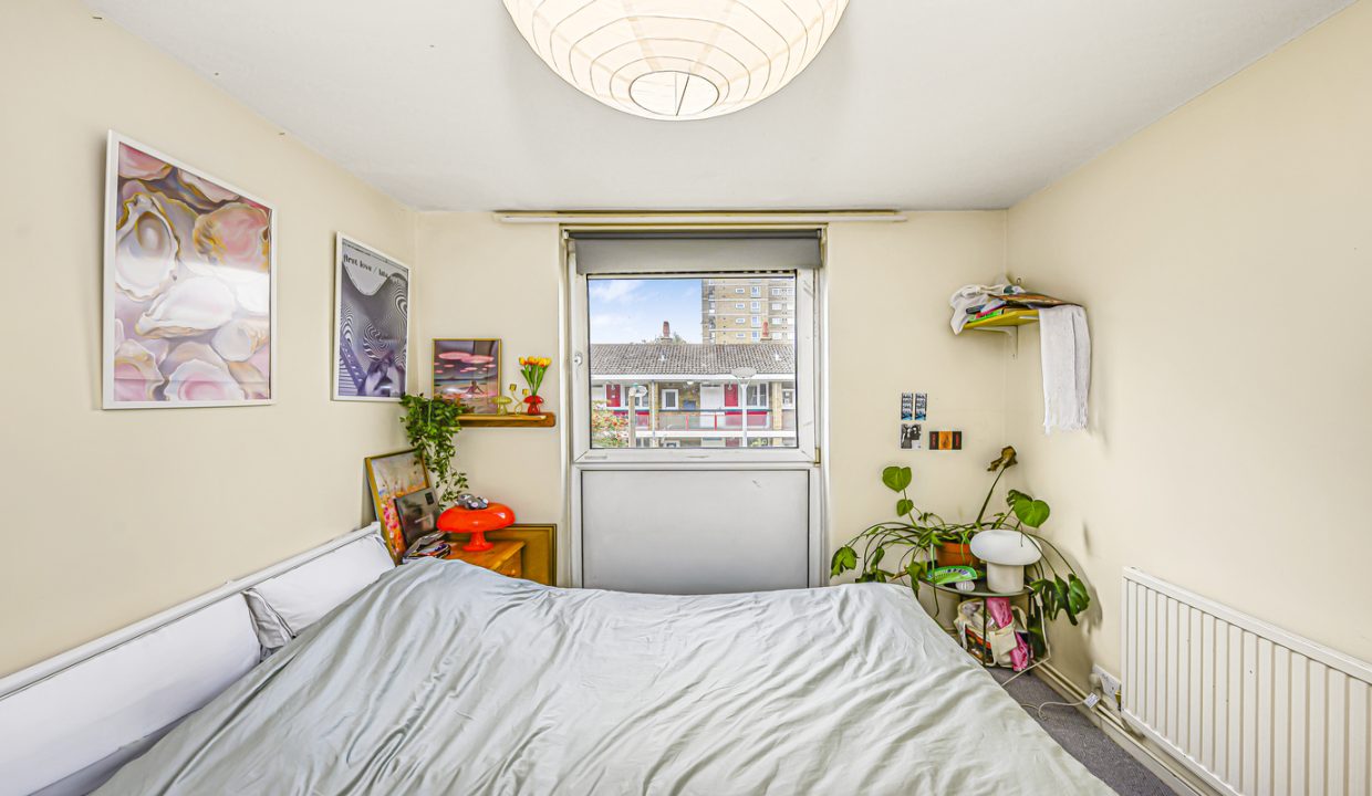 93 Candy St-18